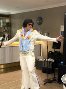 Gig Photo arms out 26